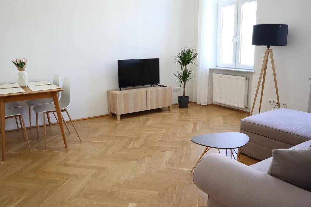Bloom - Cozy Apartment, 5 Stops To City Center Vienna Exterior photo